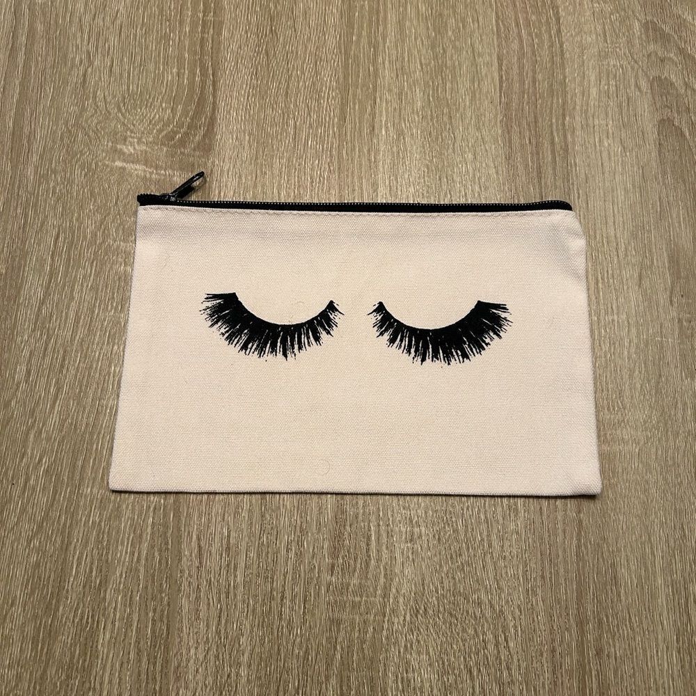 NWOT … Eyelash Design Cosmetic Bag